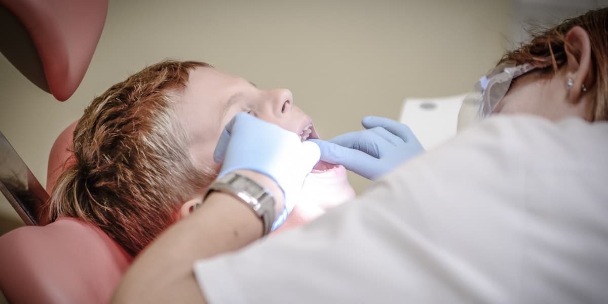 tooth extraction by Toronto Dentists - downtown dentistry